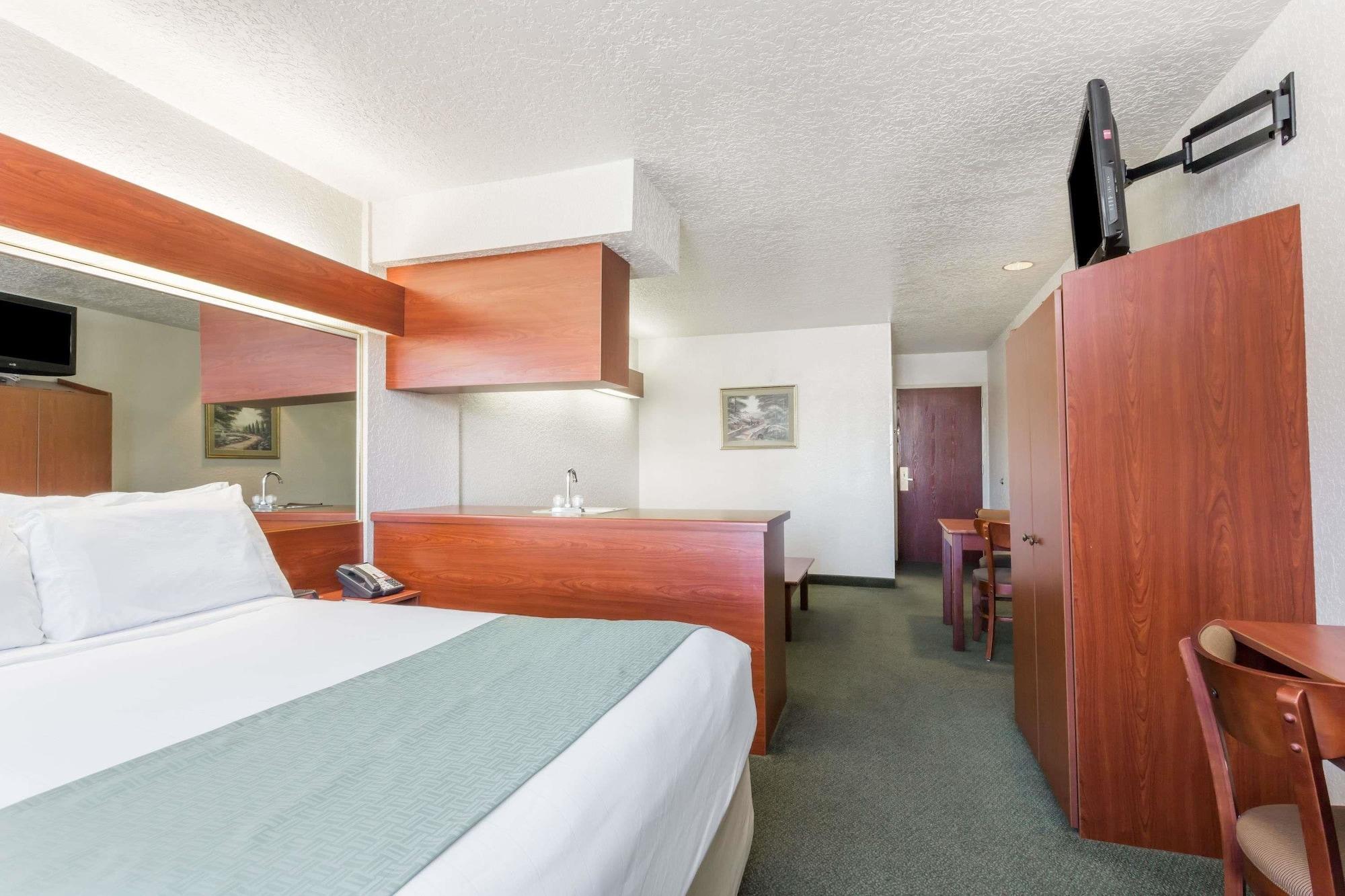 Microtel & Hotel 2*