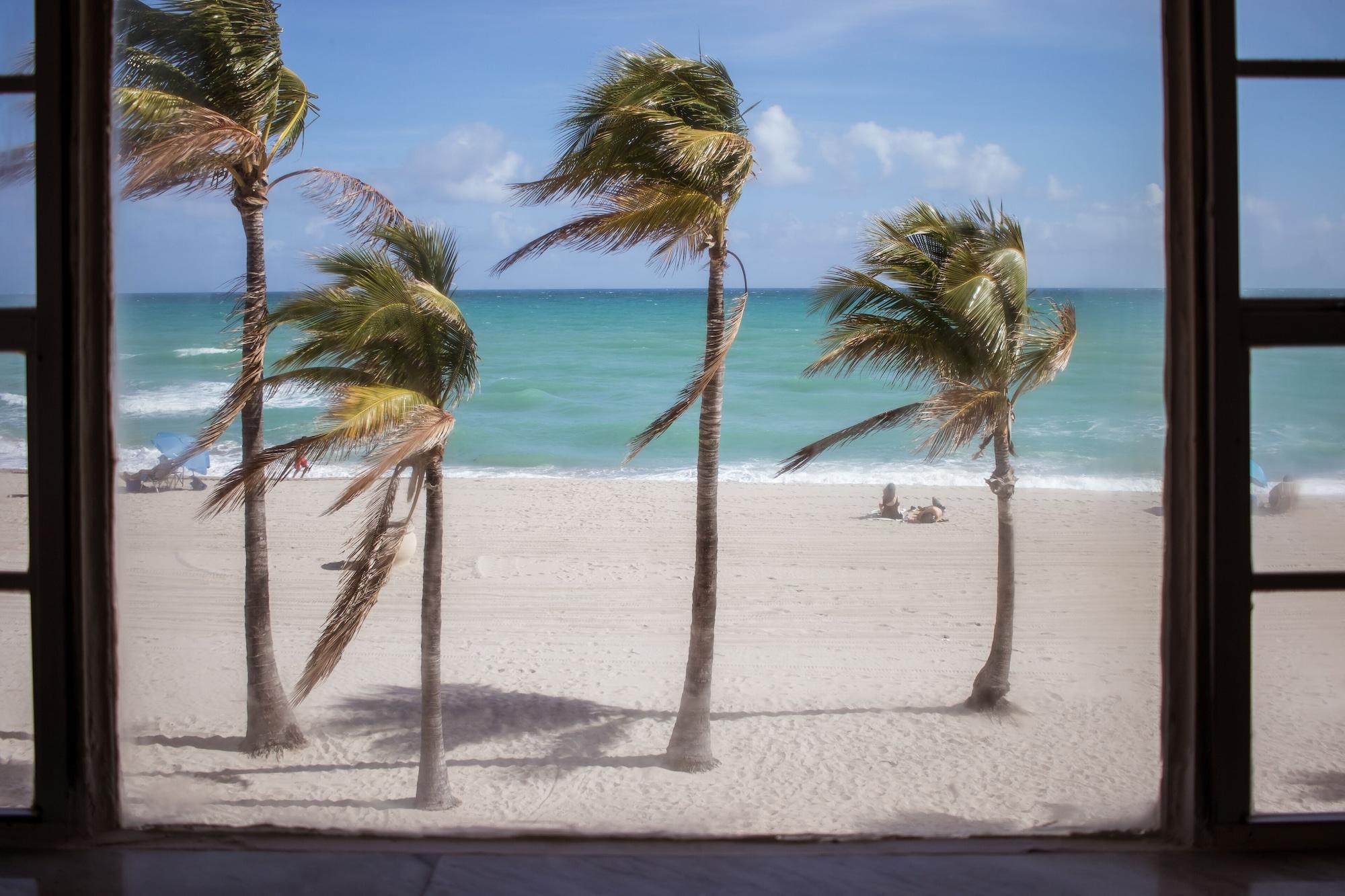 Riptide Oceanfront 4*