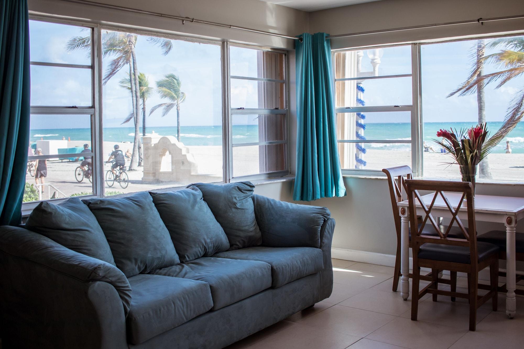 Hotel Riptide Oceanfront 4*