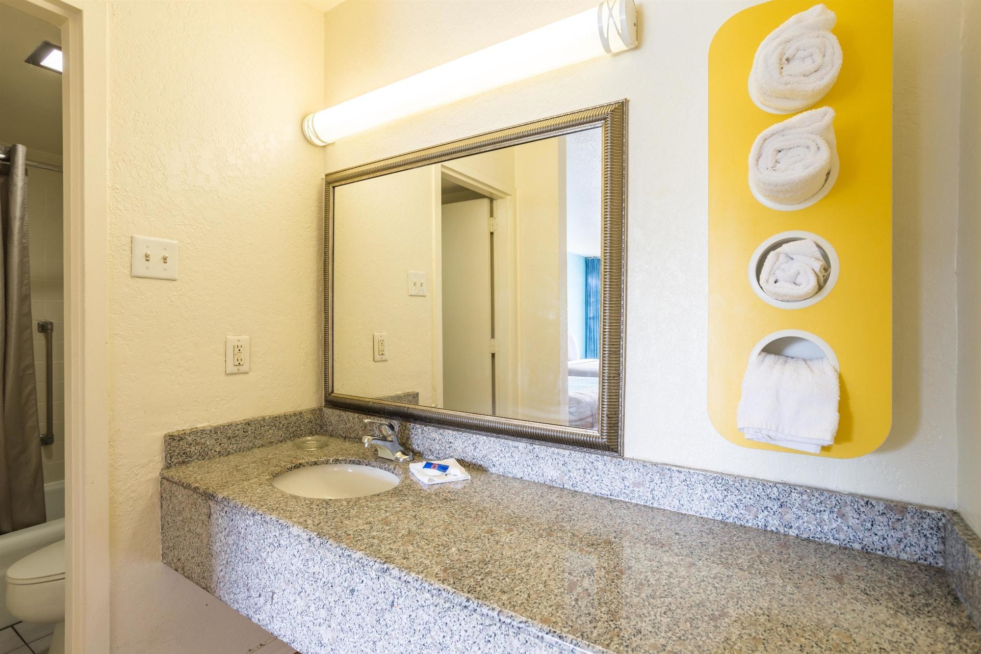 Hotel 6-spring Hill, Fl -