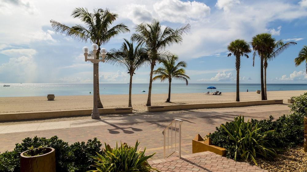 Hotel Riptide Oceanfront