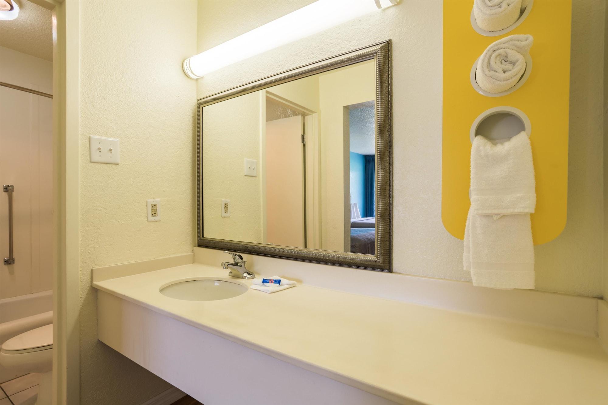 6-spring Hill, Fl - Hotel
