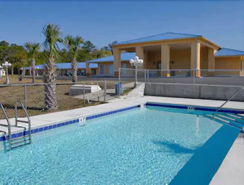 Hotel Days By Wyndham DeFuniak Springs