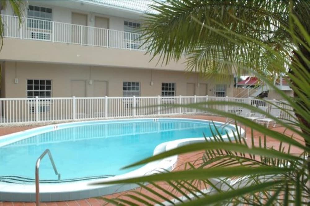 Travelodge By Wyndham Motel 2*