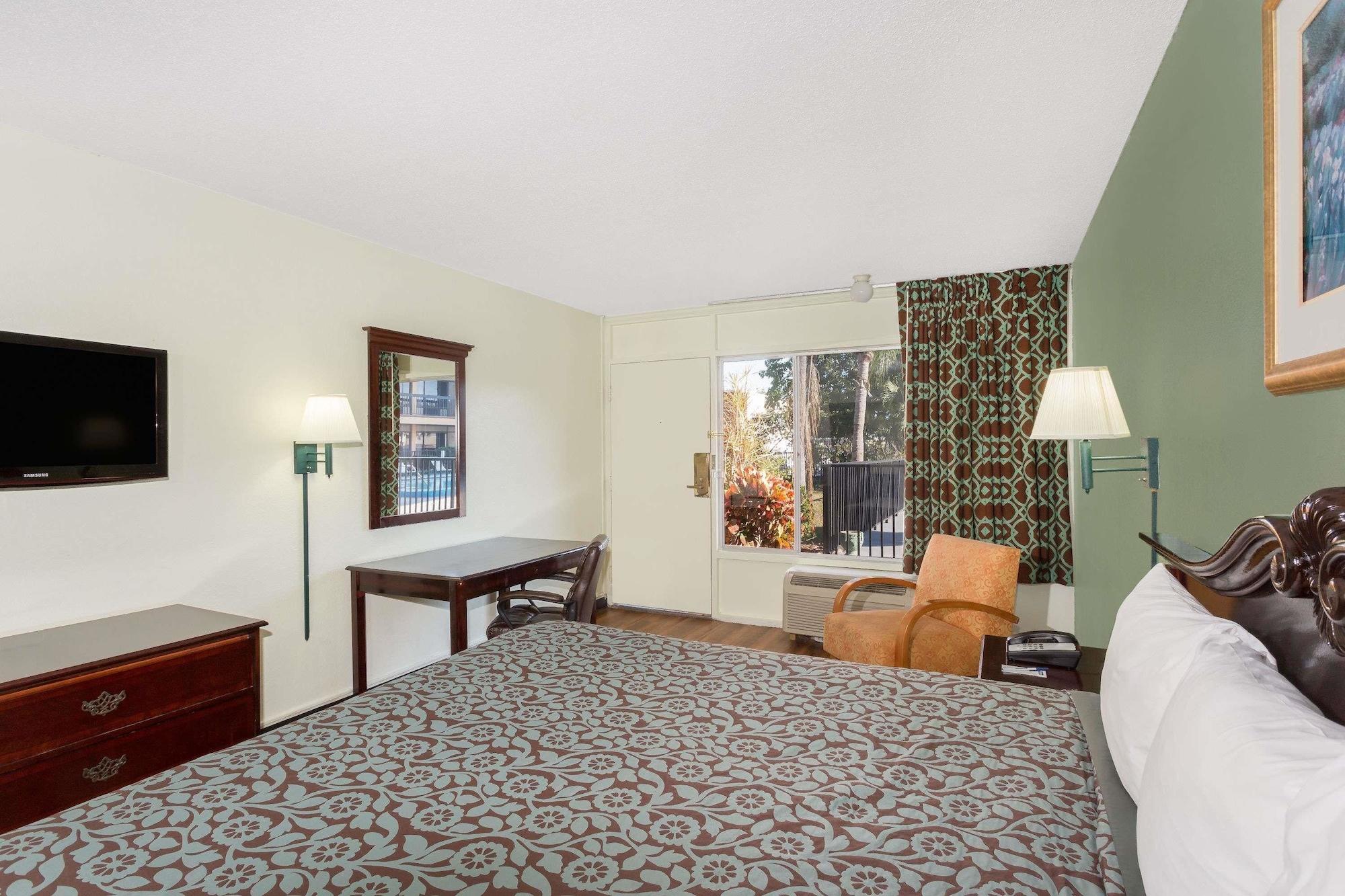Motel Travelodge By Wyndham Myers North 2*