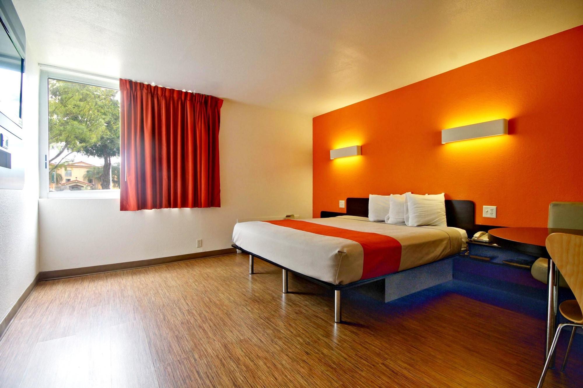 Hotel 6-miami, Fl Doral