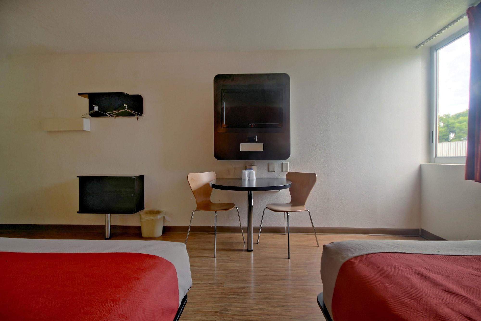 Hotel 6-miami, Fl