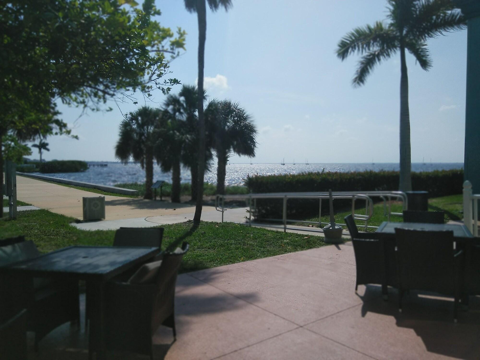 Hotel Waterfront & 3*