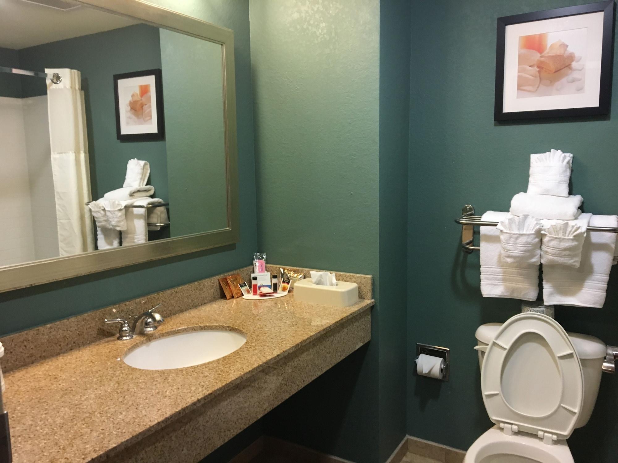 & Suites-i-95 2*