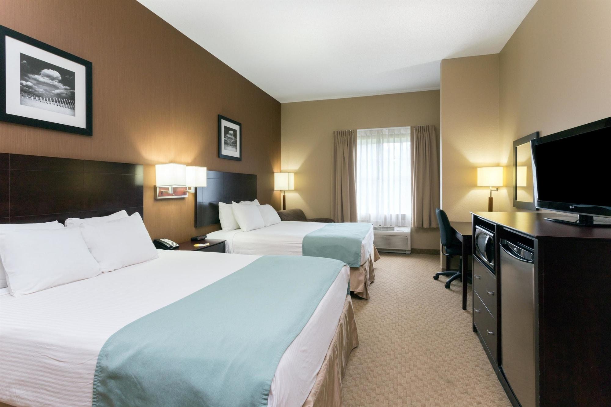 & Suites-i-95 Hotel 2*