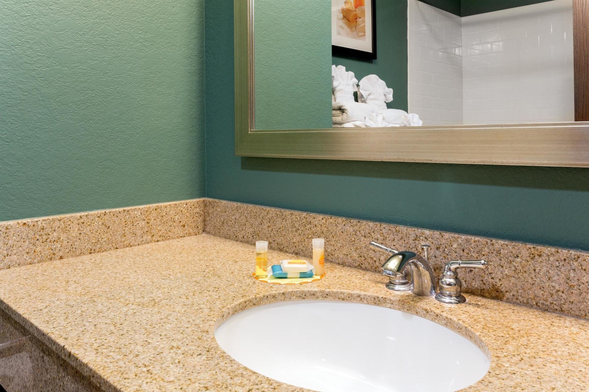 & Suites-i-95 Hotel Palm Coast