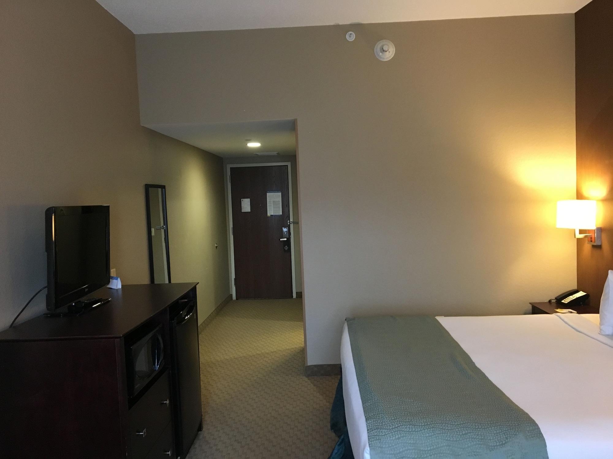 & Suites-i-95 Hotel 2*
