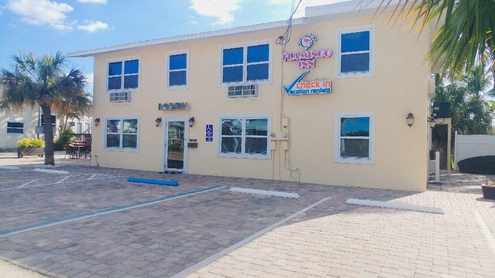 Hidden Harbor Hotel 2*