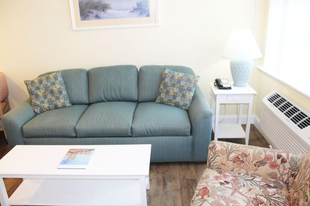 Shores Club Hotel 3*
