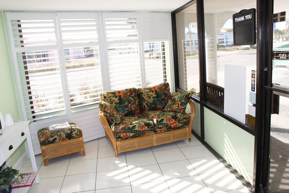 Shores Club Hotel 3*