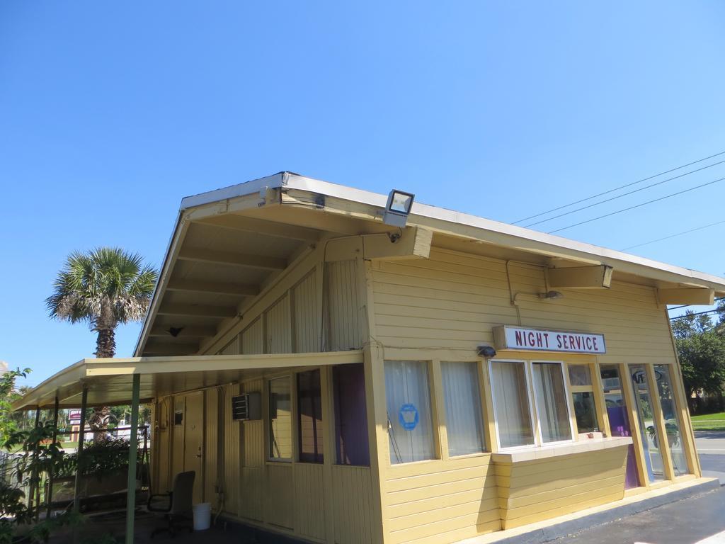 Royal Motel *