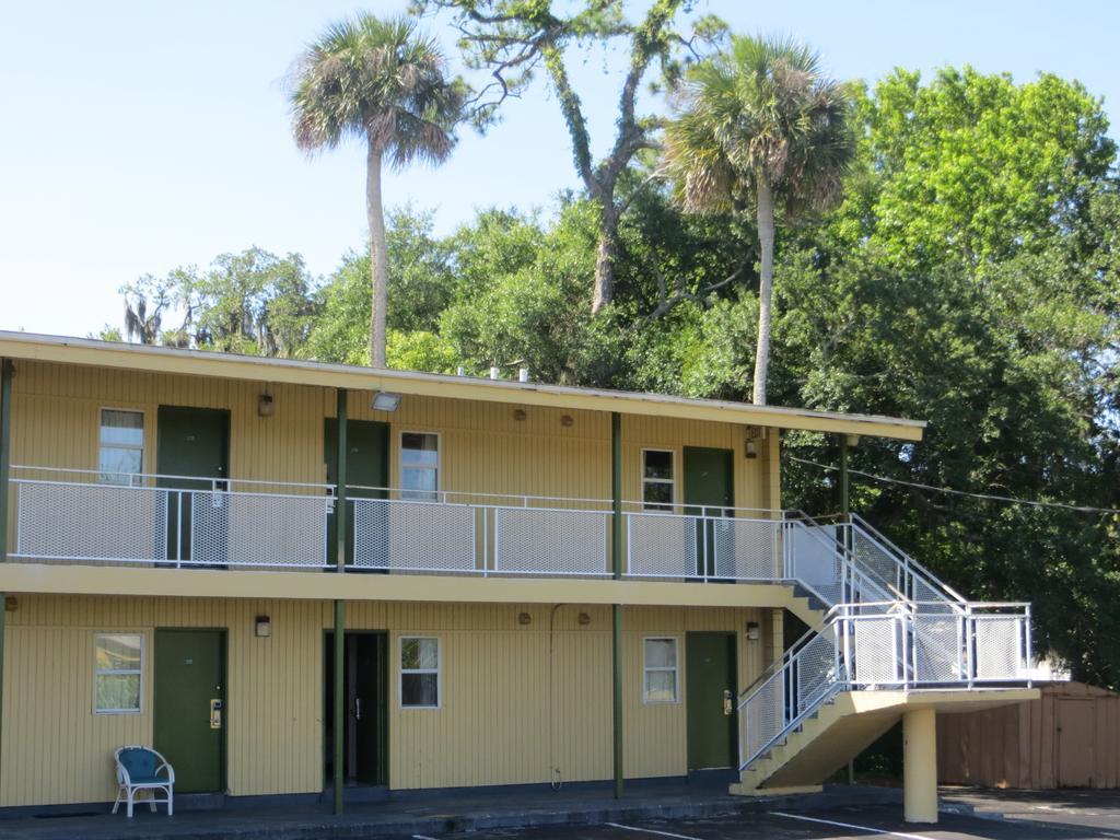 Royal Motel *