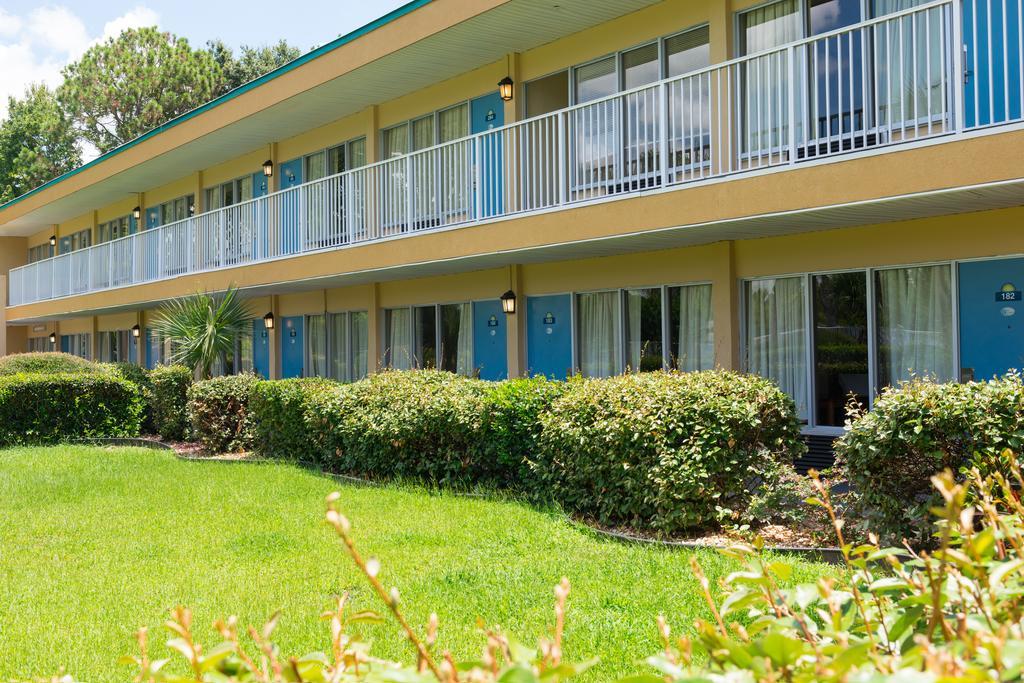 Hotel Days By Wyndham Daytona Speedway