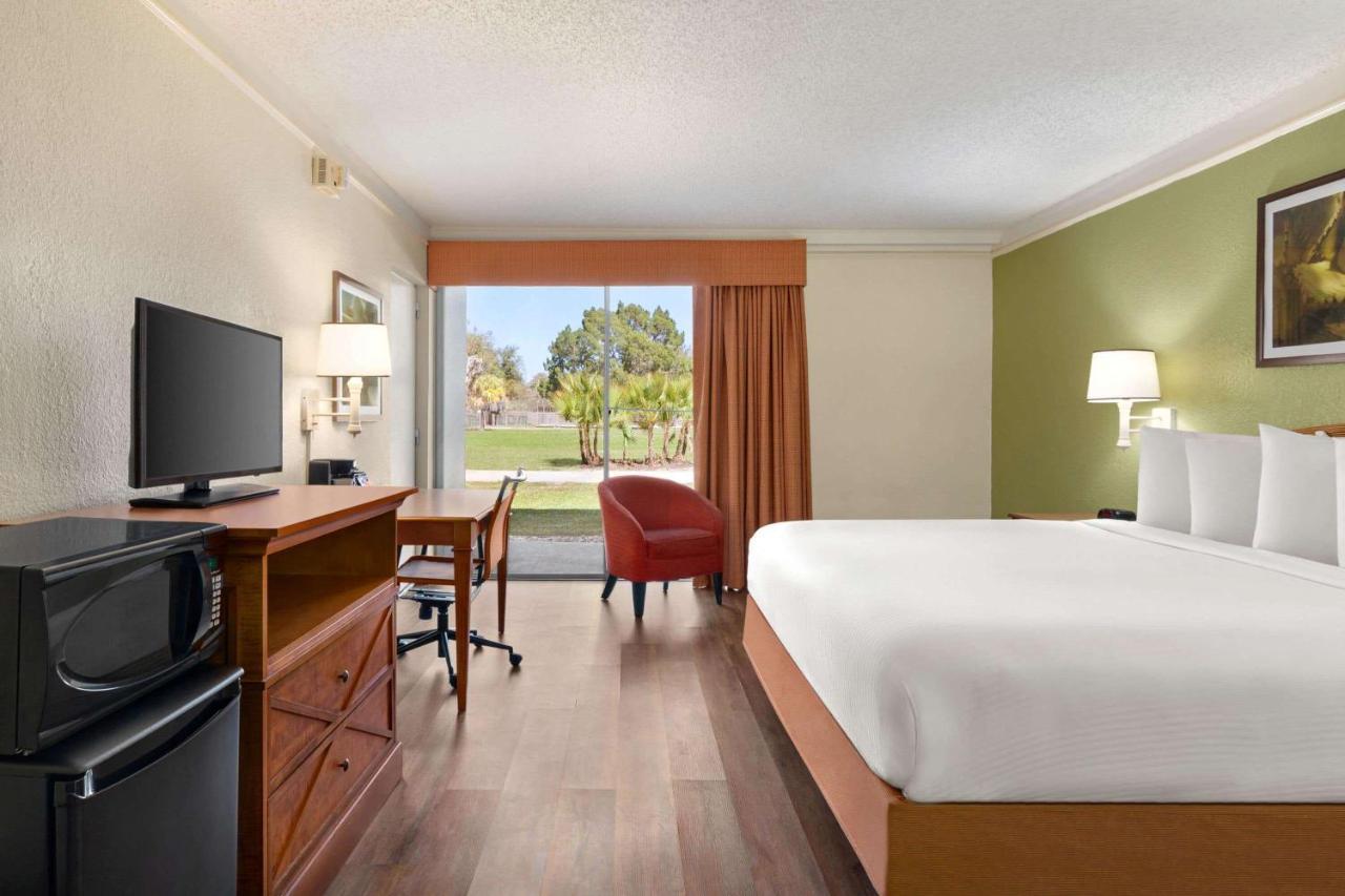 Hotel Baymont By Wyndham Daytona - Intl Speedway 3*