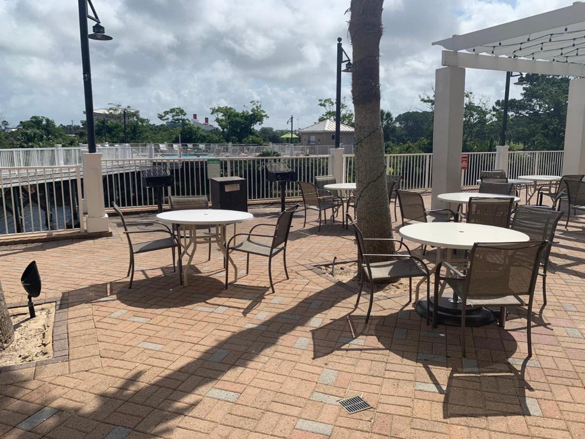 Aparthotel 1717 Laketown Wharf 1 King Bedroom, 2 Bath