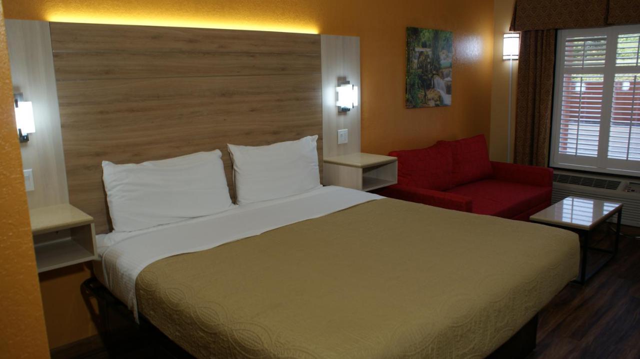 Town & Hotel 3*