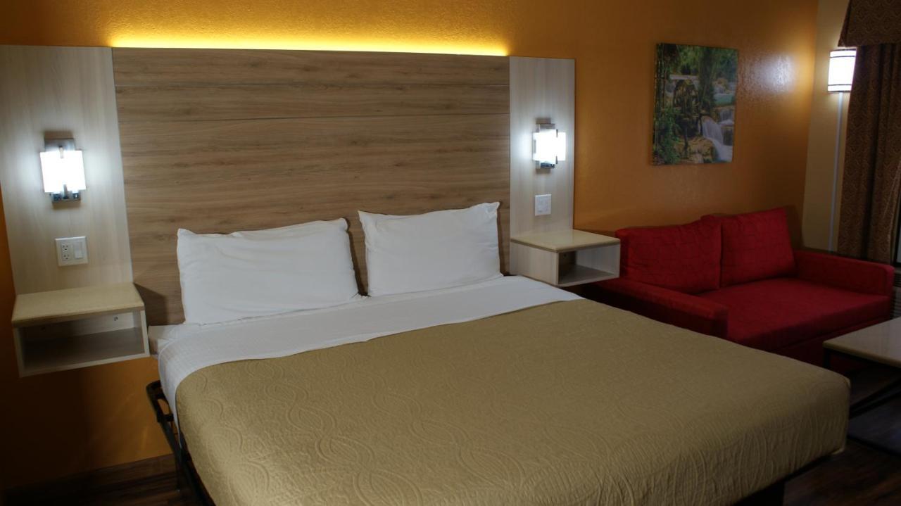 Hotel Town &