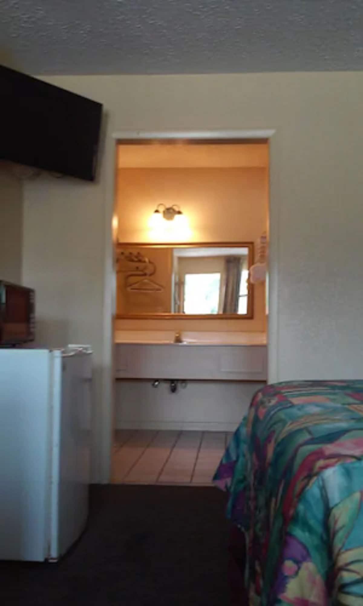 Summer Breeze Motel 2*