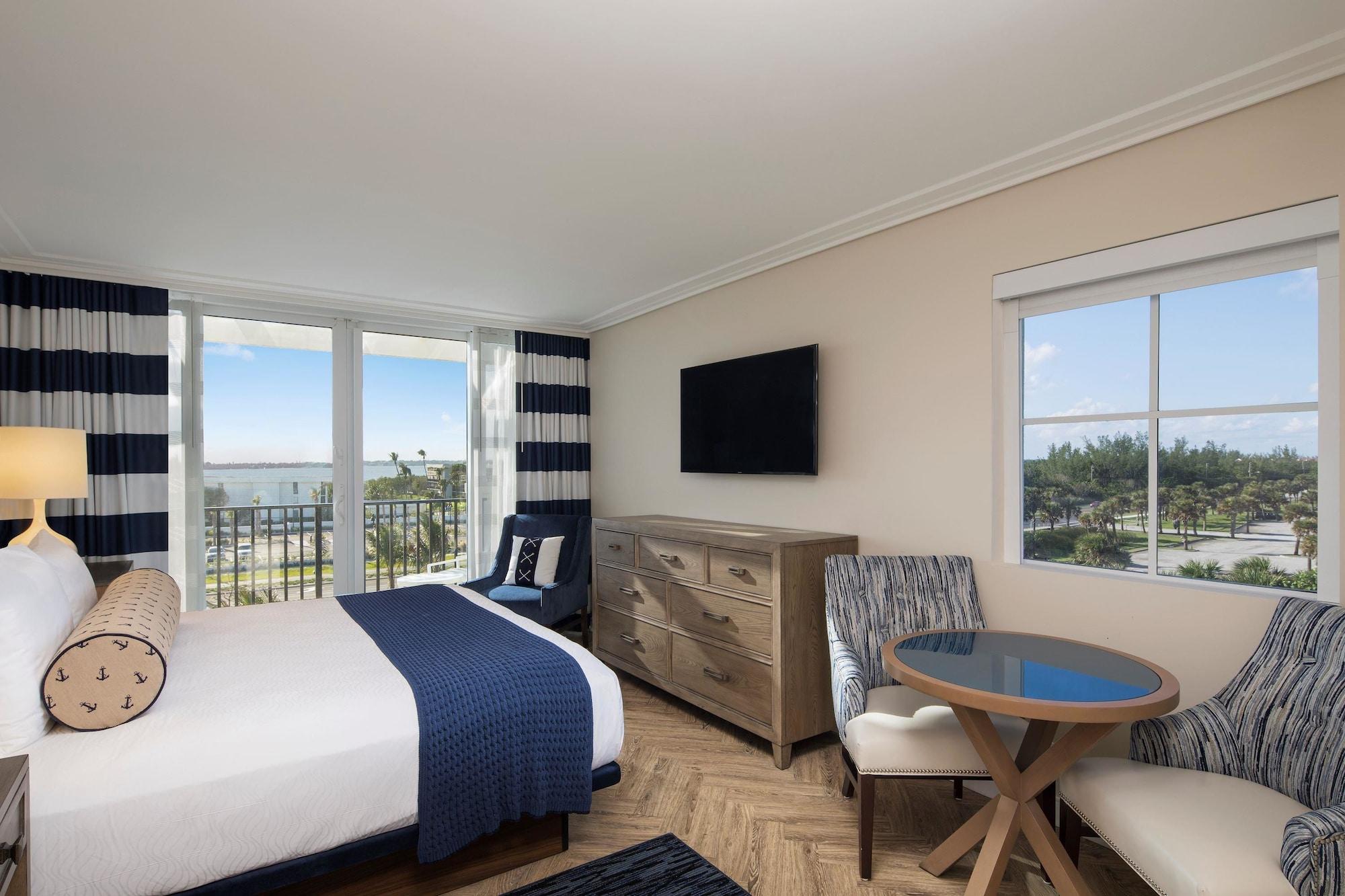 Hutchinson Shores & 4*