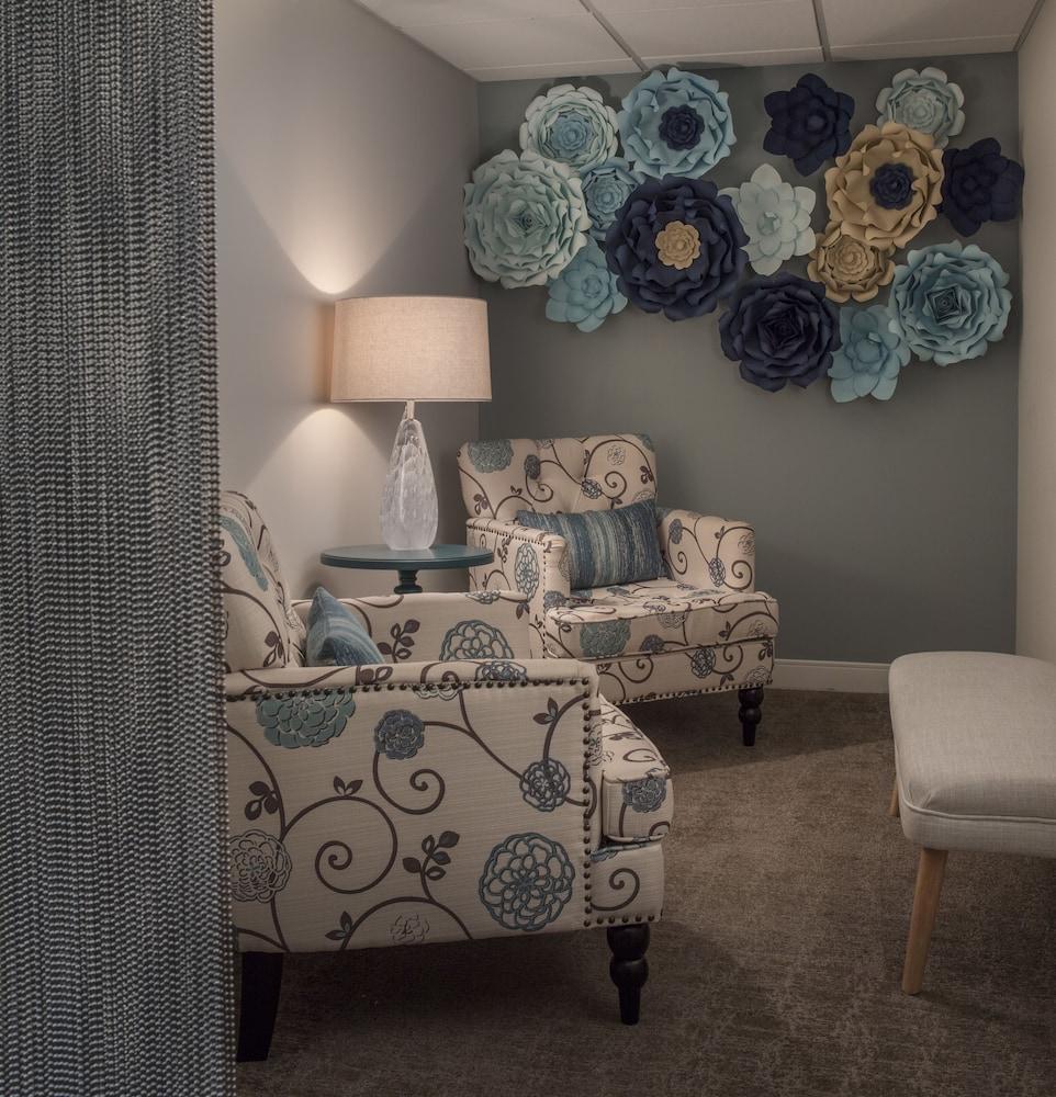 Hutchinson Shores & 4*