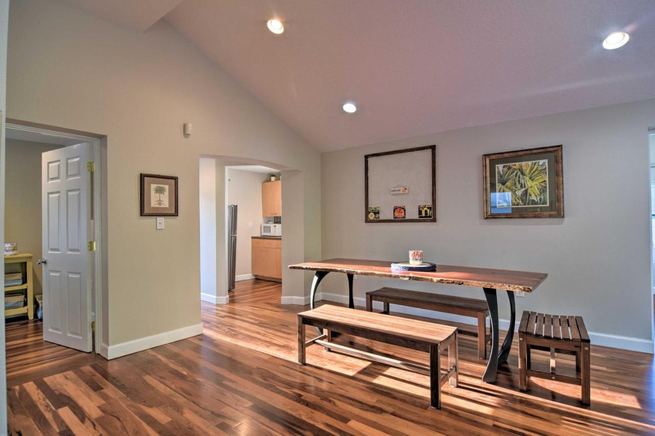 Vibrant Getaway With Furnished Patio! Dunedin