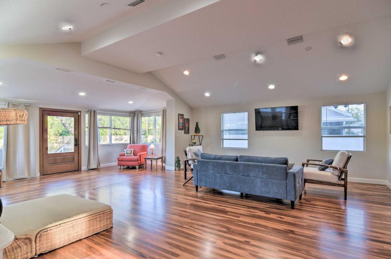 Vibrant Getaway With Furnished Patio! * Dunedin