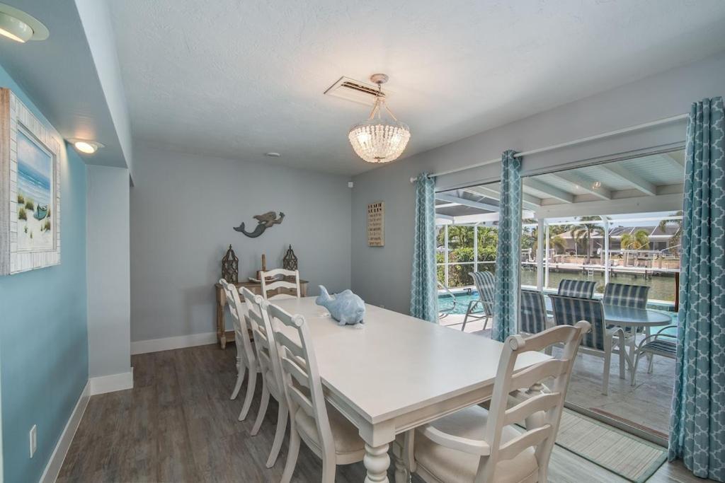 Holiday home Mermaid Manor; Waterfront With Direct Ocean Access And Private Heated Pool *