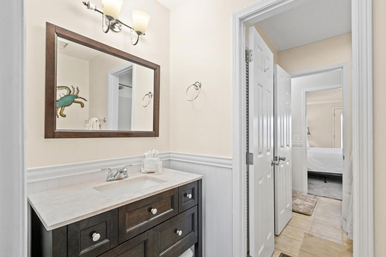 The Shores Pointe Panama Unit F Holiday home
