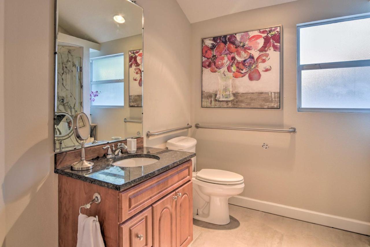 Holiday home Vibrant Getaway With Furnished Patio! *