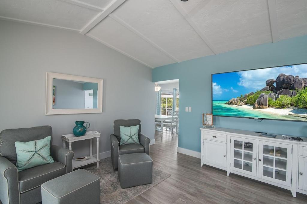 Mermaid Manor; Waterfront With Direct Ocean Access And Private Heated Pool Holiday home Marco Island