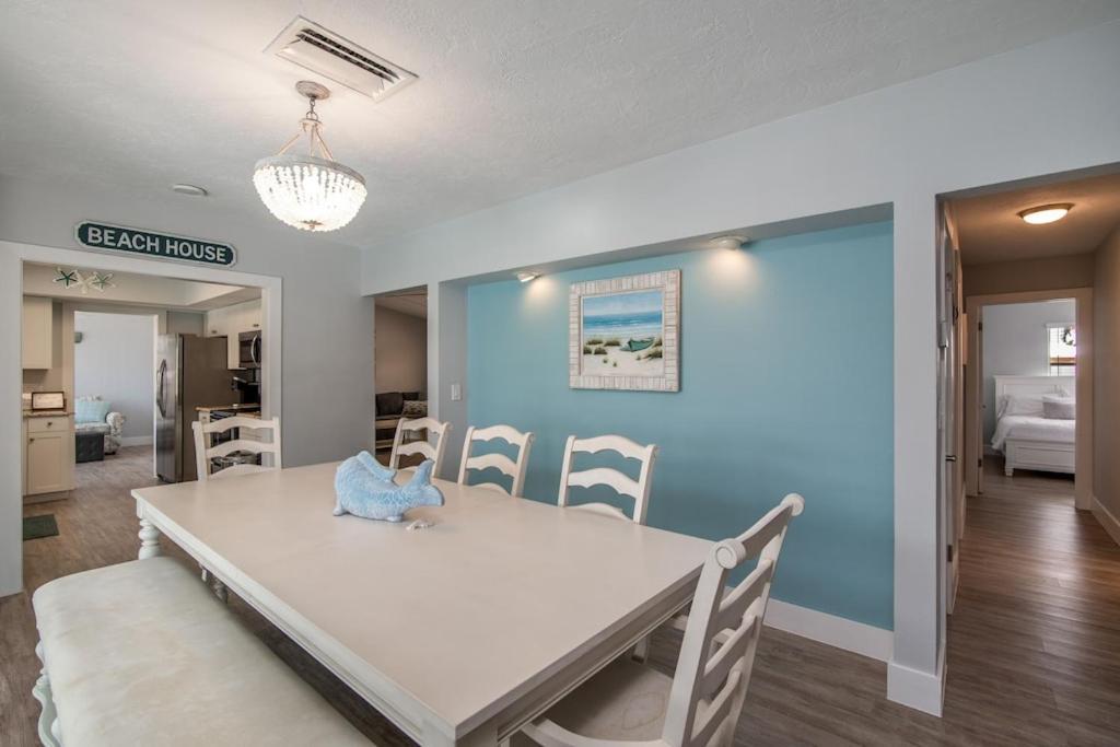 Mermaid Manor; Waterfront With Direct Ocean Access And Private Heated Pool Holiday home