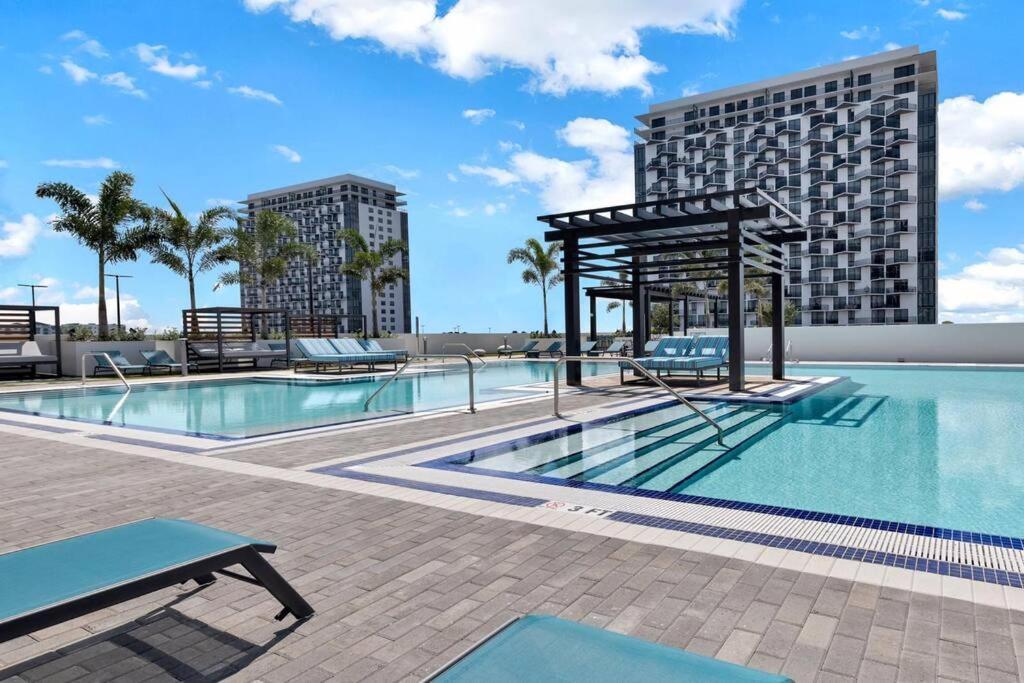 Luxury In Downtown Doral Apartment