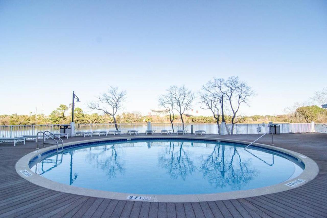 1404 Laketown Wharf