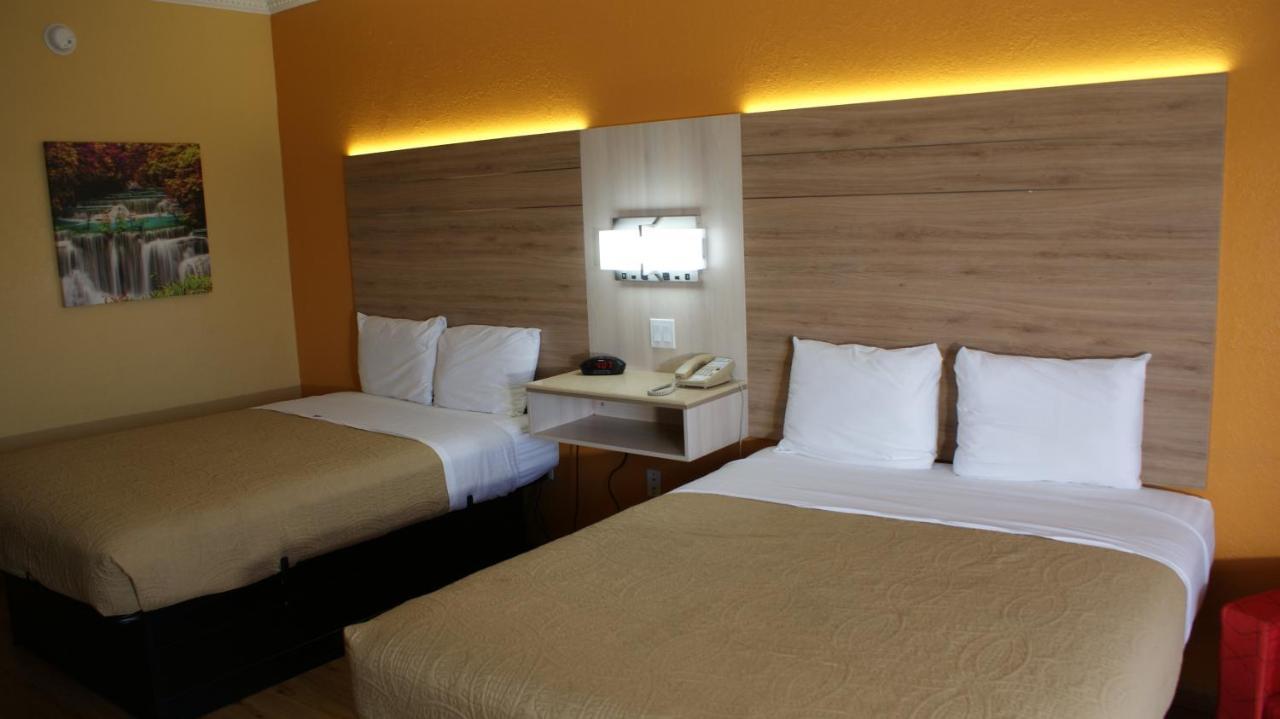 Town & Hotel 3*