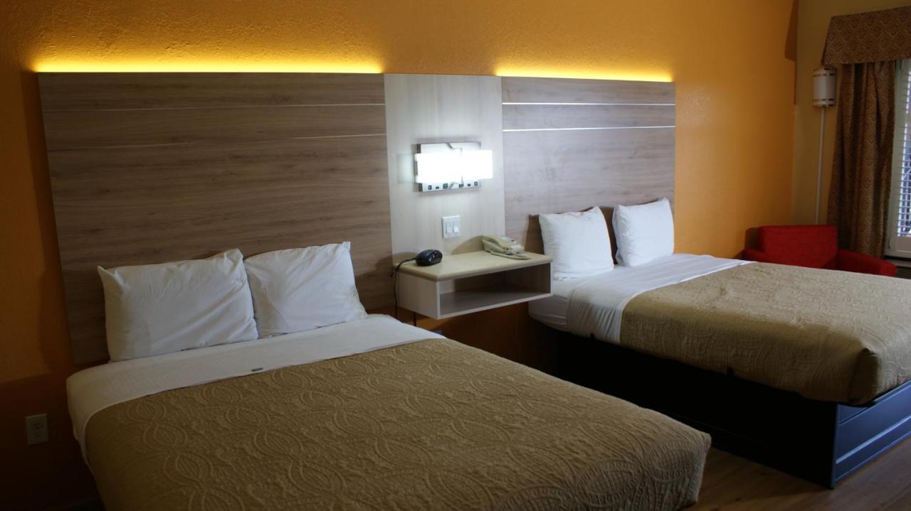 Town & Hotel