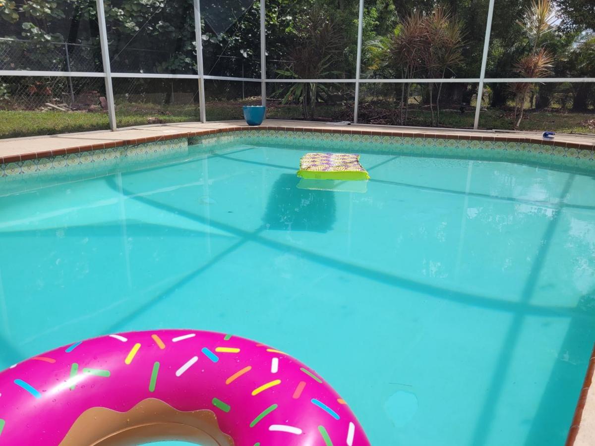 Holiday home Full Bungalow With Swimming Pool *