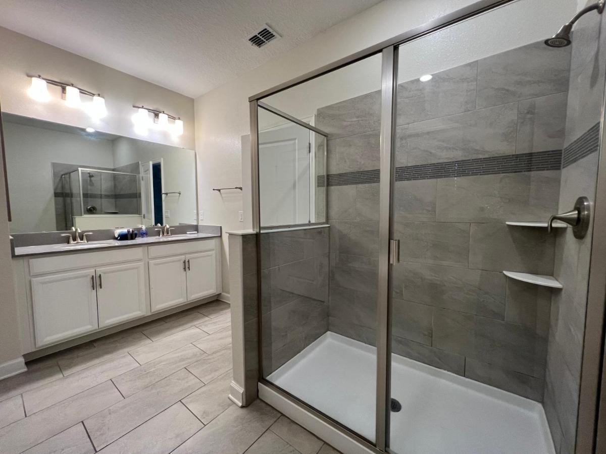 8 Bedrooms 5 Bathrooms And Theater Room, Golf Course View Villa Kissimmee