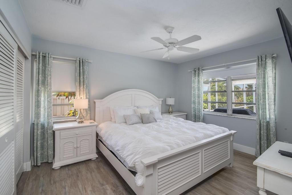 Holiday home Mermaid Manor; Waterfront With Direct Ocean Access And Private Heated Pool
