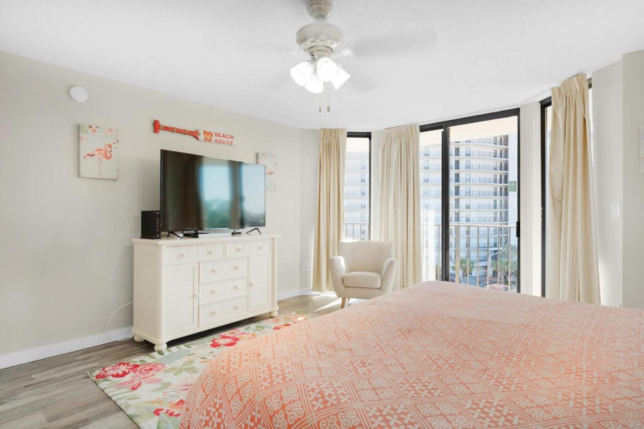 Aparthotel Edgewater Tower 1-412 *