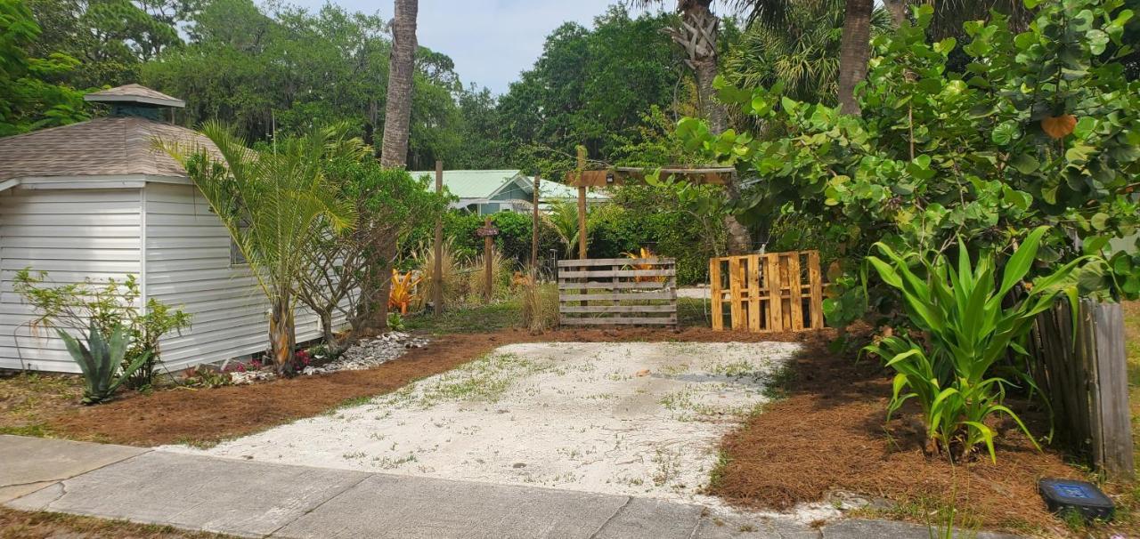 Holiday home 1 Beige Cozy Or 1 White Cozy Efficiency In Titusville