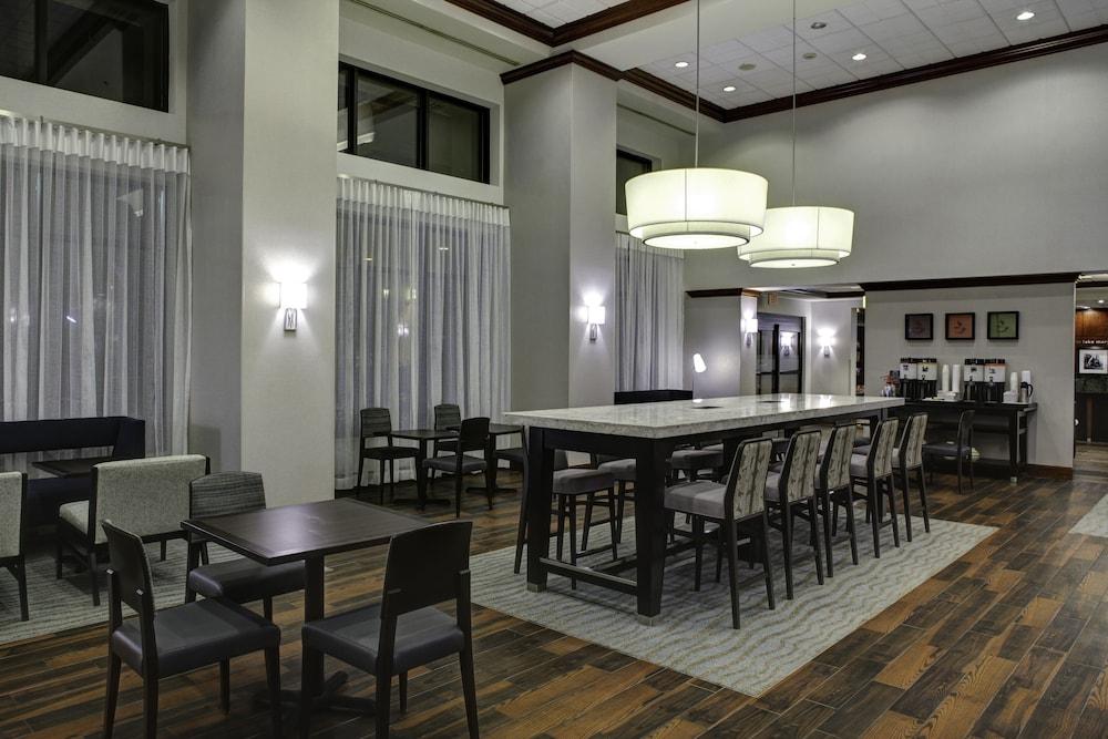 Hotel Hampton & At Mary Colonial Townpark 3*