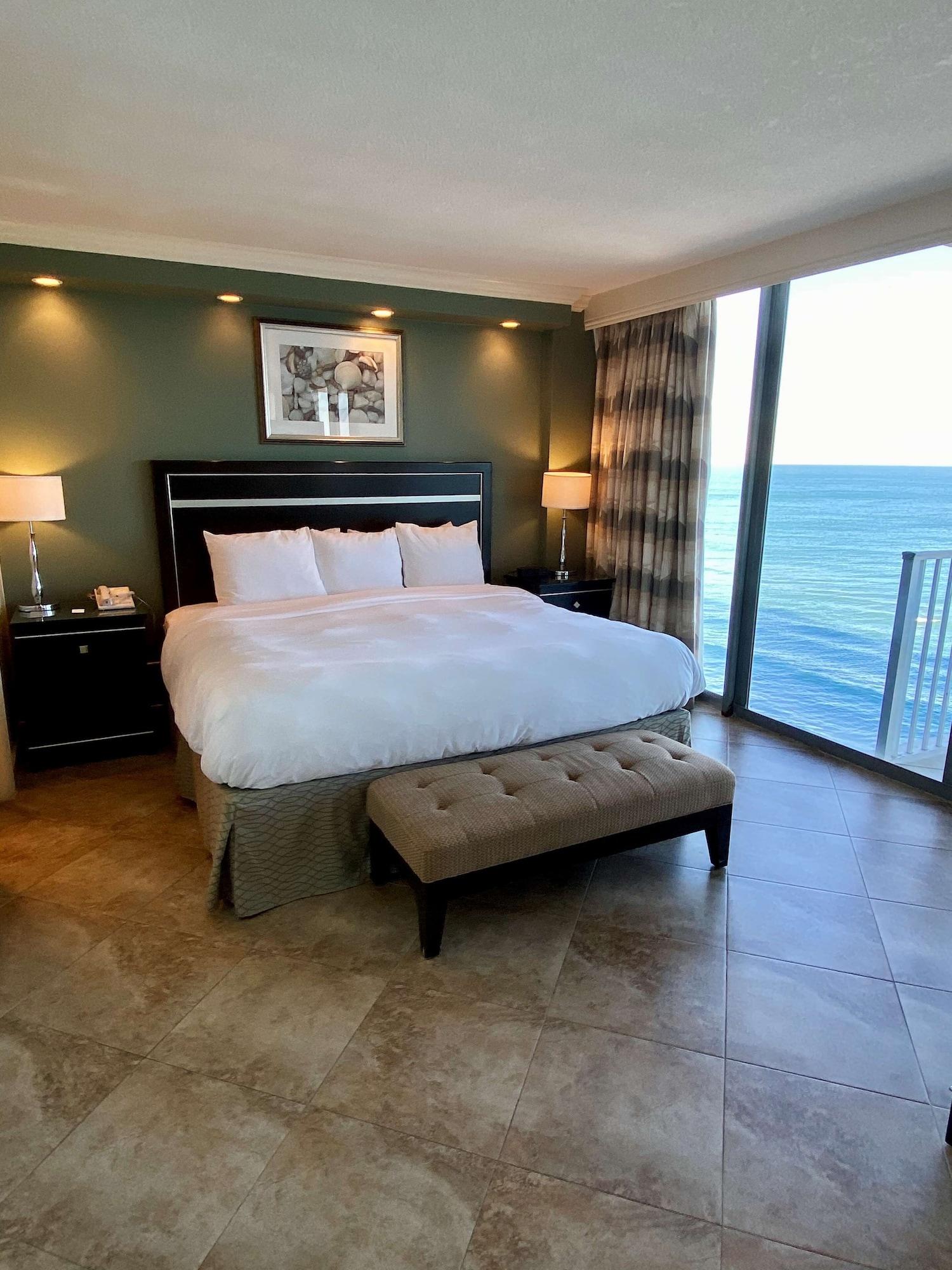Radisson Oceanfront 3*