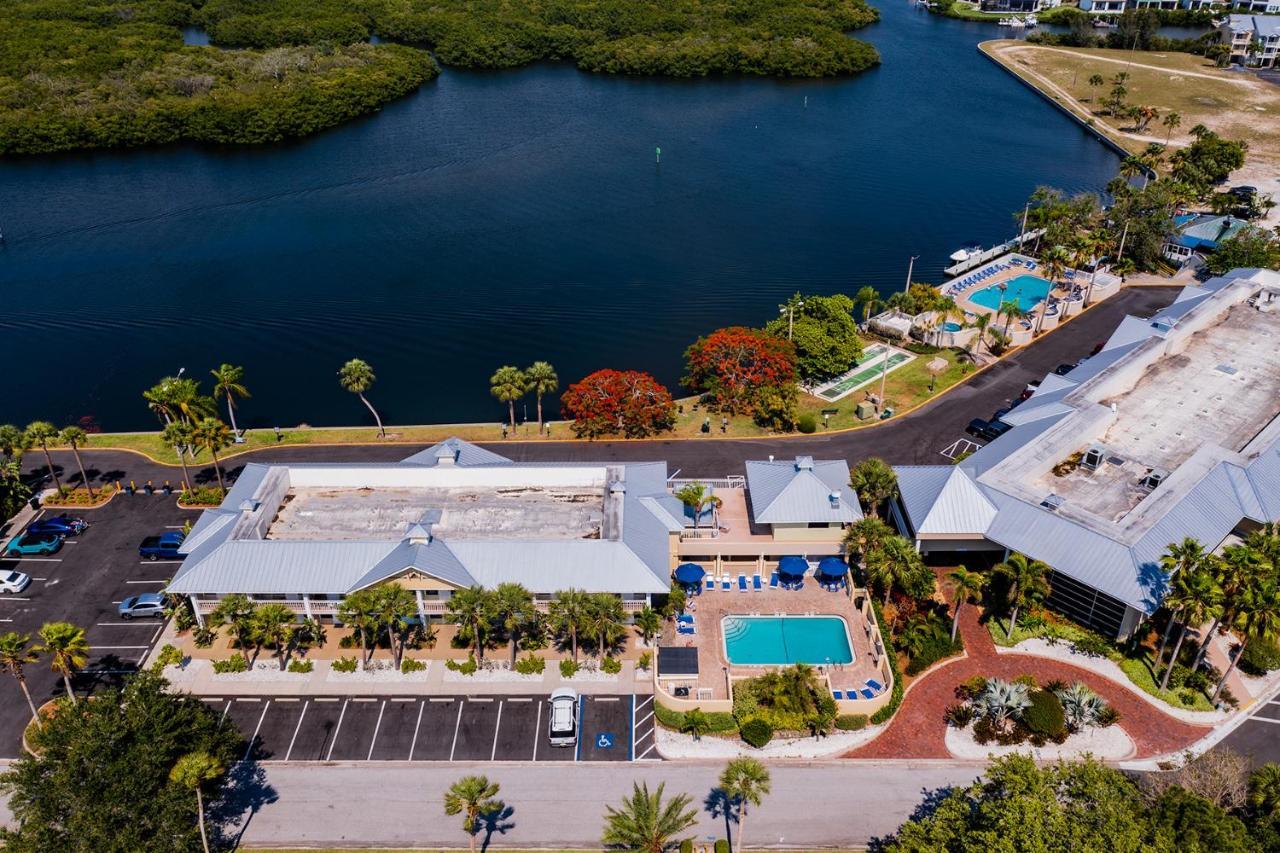 Tampa Bay, Step Away, Wifi, Free Parking,pools, Jacuzzi *