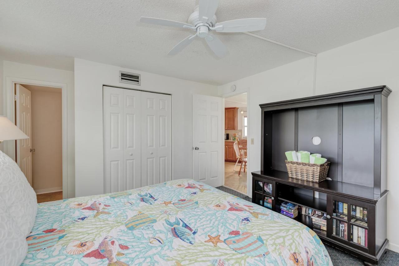 Anna Maria Island Beach Happy-direct Beach Front-1br-1br Bradenton Beach