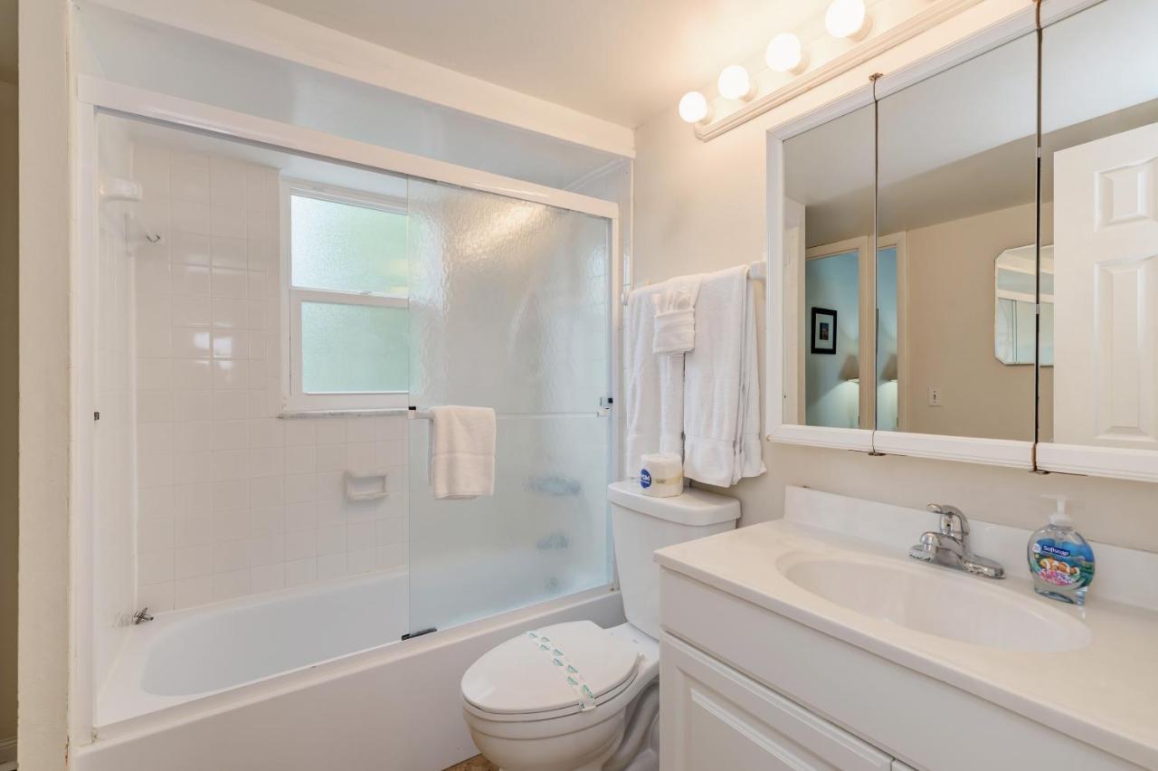 Anna Maria Island Beach Happy-direct Beach Front-1br-1br Holiday home *